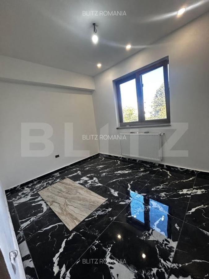 Apartament cu 3 camere, decomandat, etaj 2, zona 9 Mai - 4