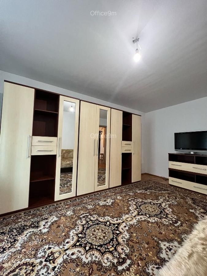 Str.Florilor, Craiter - apartament 2 camere decomandat - acceptam doua studente - 1