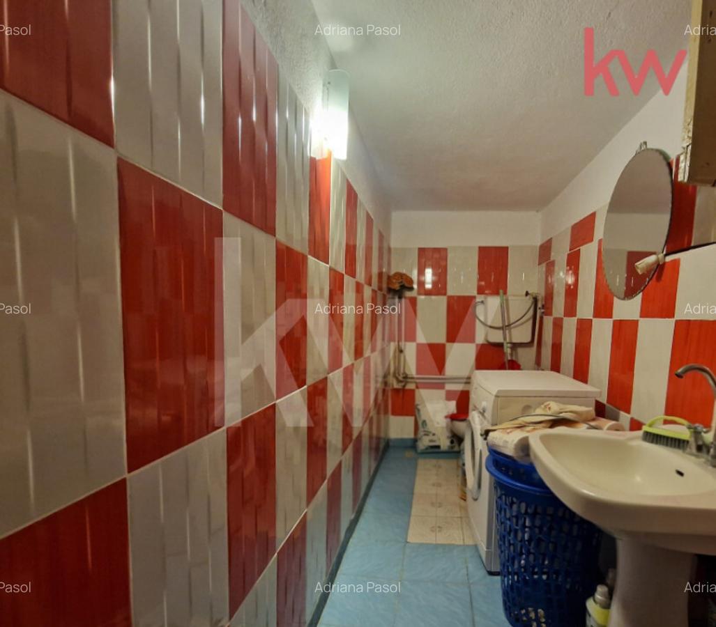 De vanzare casa pe teren de 1.390 m2 Craiova, Str. Bu - 12