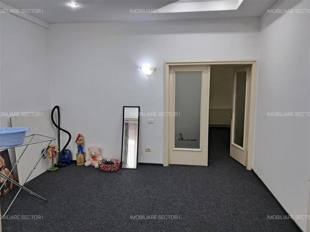 Apartament cu 4 camere decomandat în P-ța Victoriei - 9
