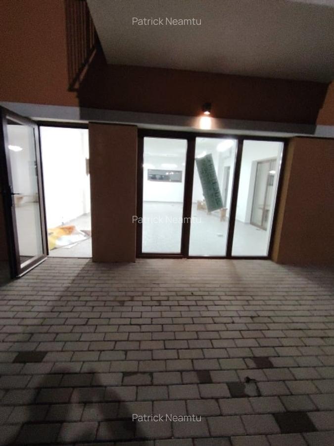 Apartamente + spatiu comercial - 3