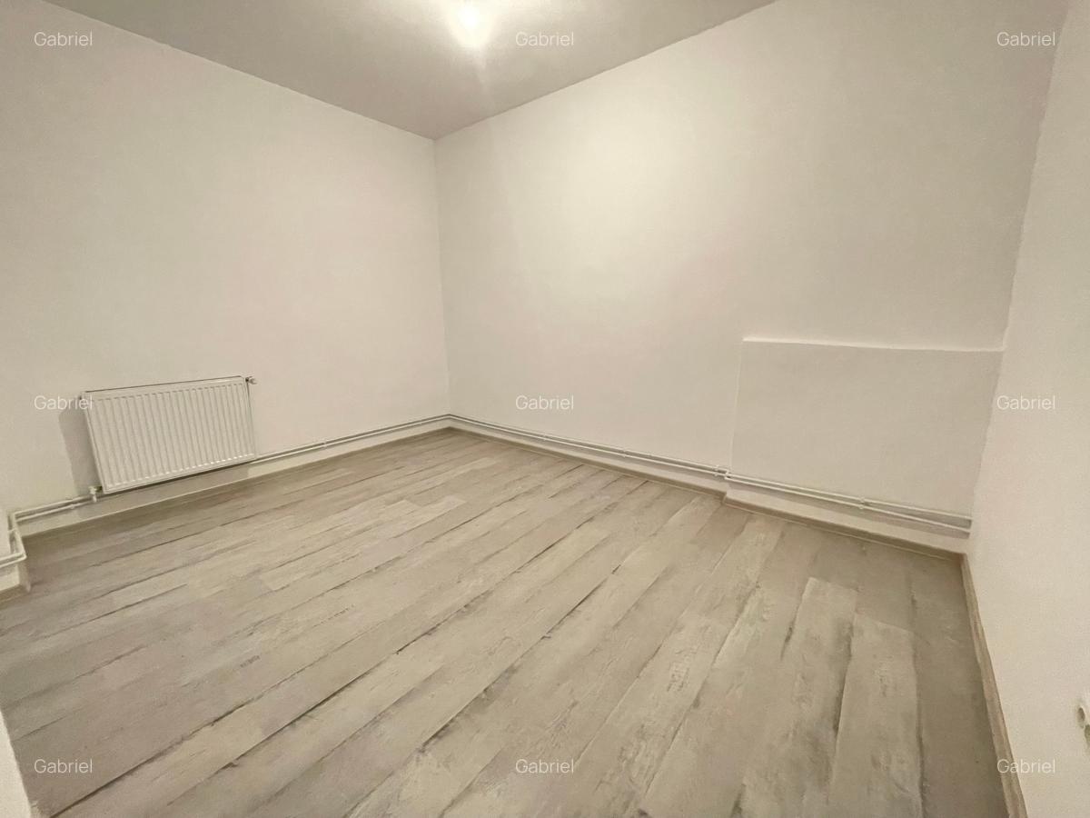Apartament cu 3 camere semidecomandat în P-ța Unirii - 3