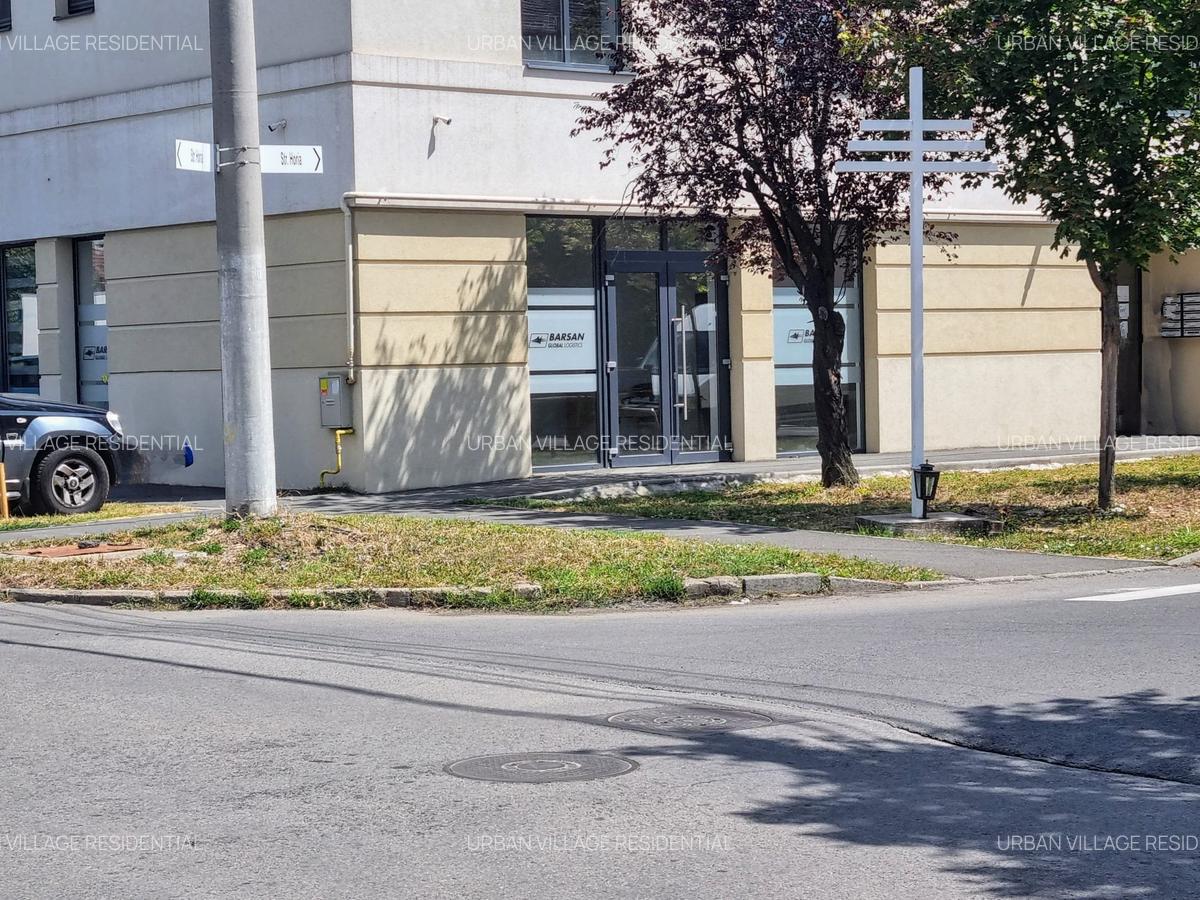 Spatiu comercial de inchiriat pretabil pentru multiple destinatii : salon de inf - 10