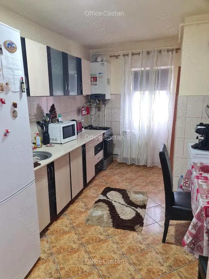 Apartament de vanzare - 4