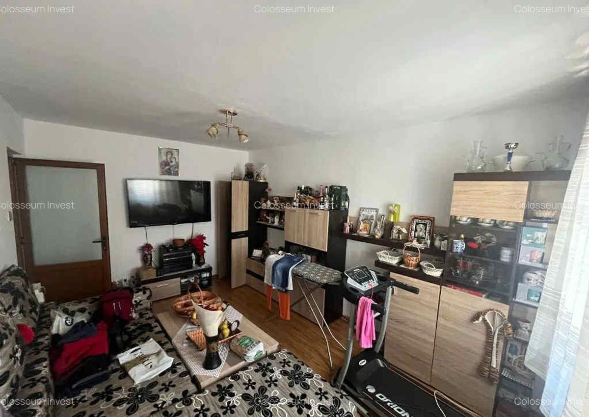 Apartament 3 camere, decomandat - zona Bartolomeu - 1