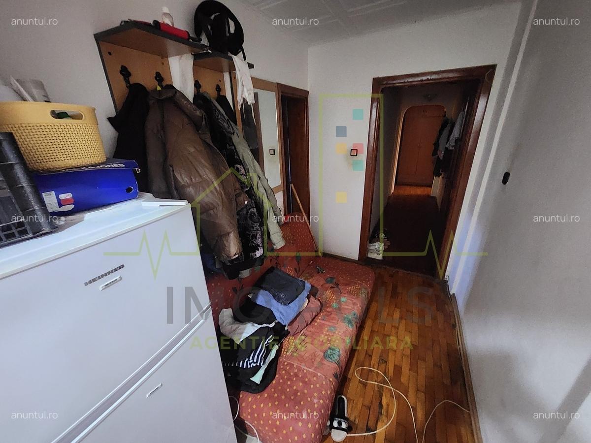 Timisoara Cetatii. Etaj 1. Centrala proprie. 4 camere transformat in 3 camere decomandat - 6