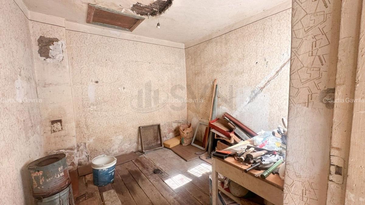 REV2005148 Casa de vanzare Polona l Curte - 8