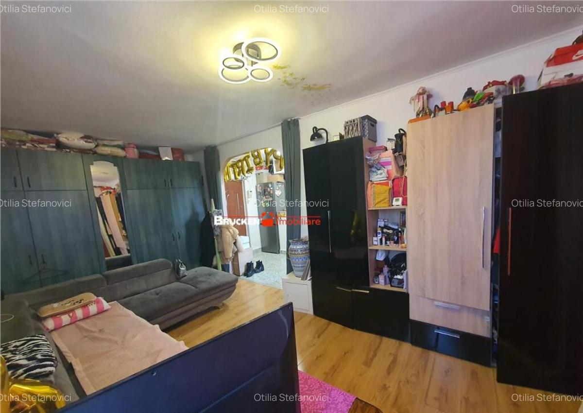 Apartament cu 3 camere de - 1
