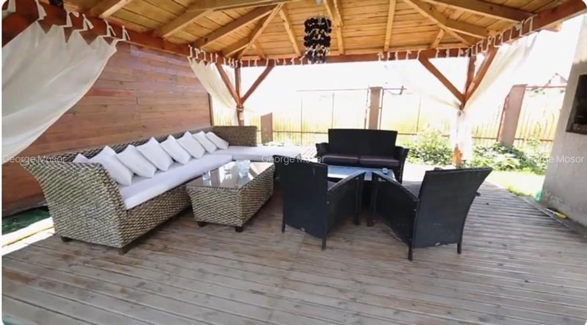 Film! Resedinta cu personalitate, piscina exterioara, comod amplasament - 11