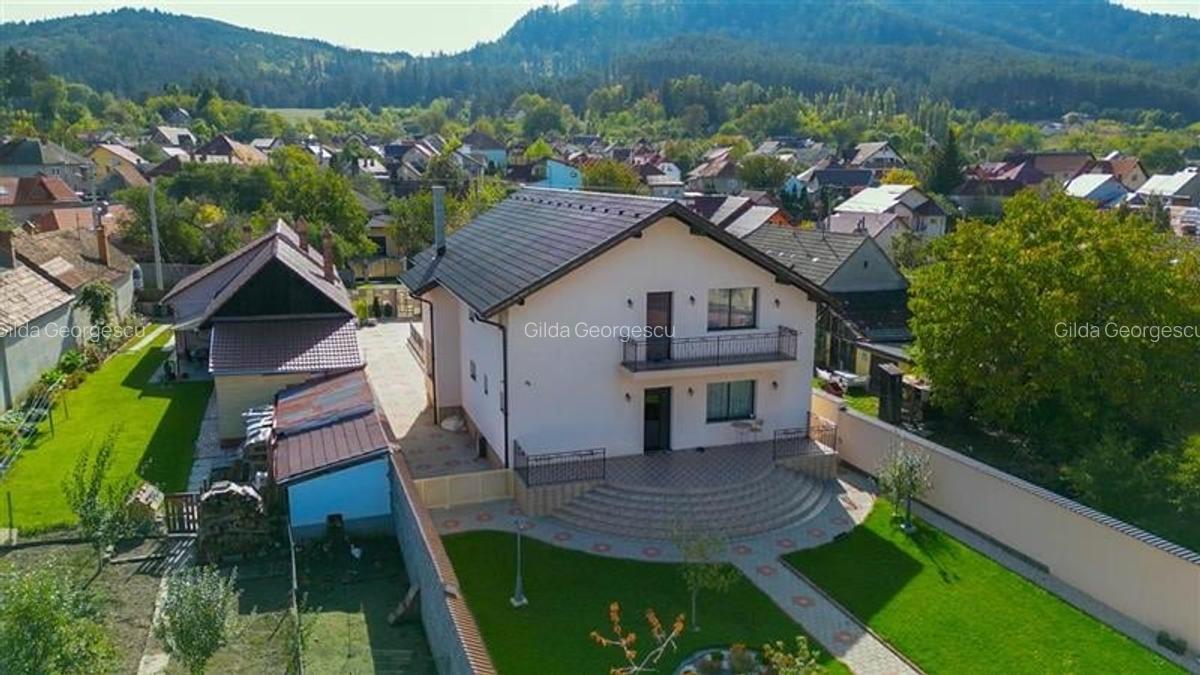Resedinta distincta, mobilata cu rafinament, pe 1.000 mp teren, Central, Sacele, - 7