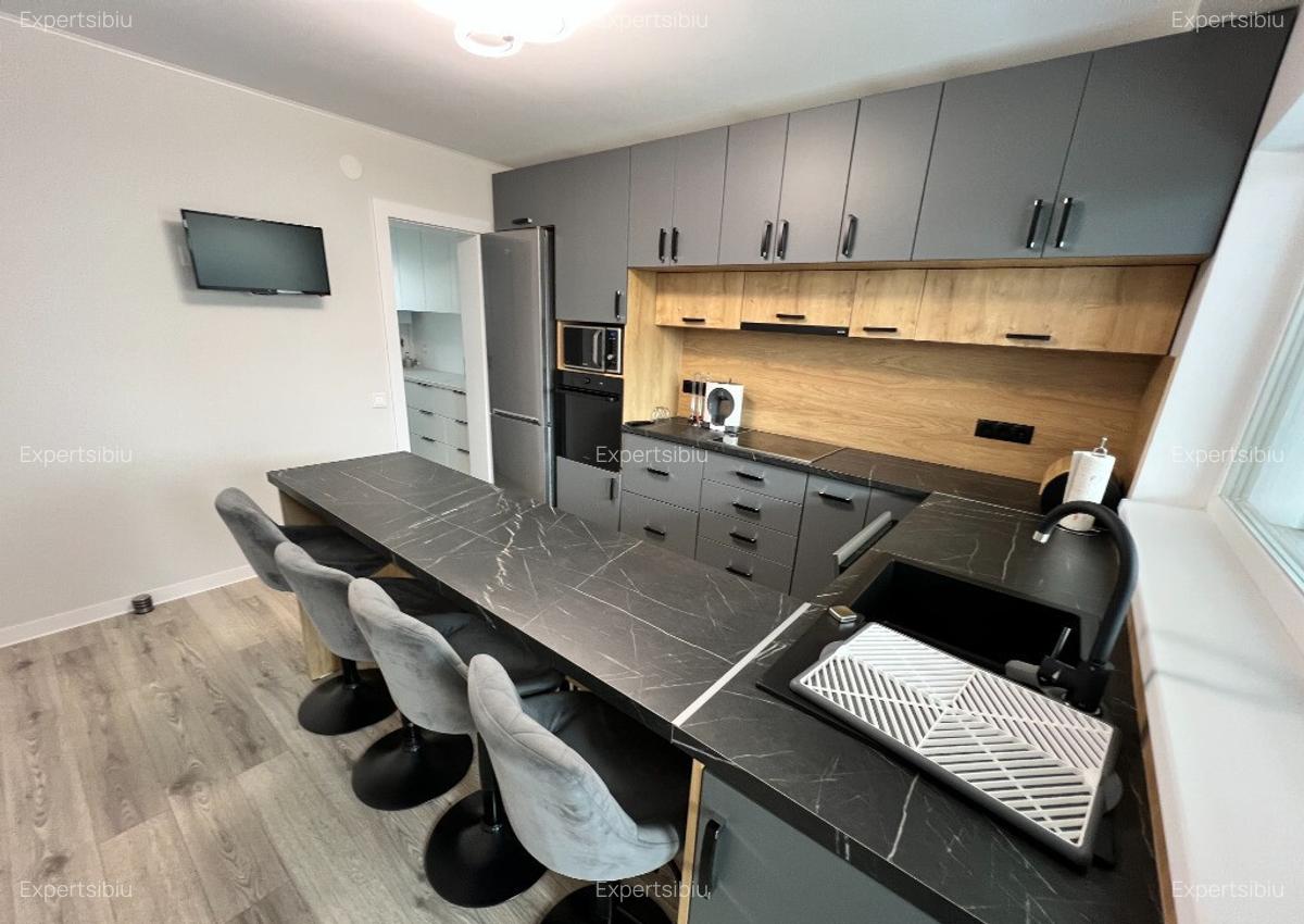 Inchiriere casa 4 camere decomandate ?elimbar, str. Triajului - 16