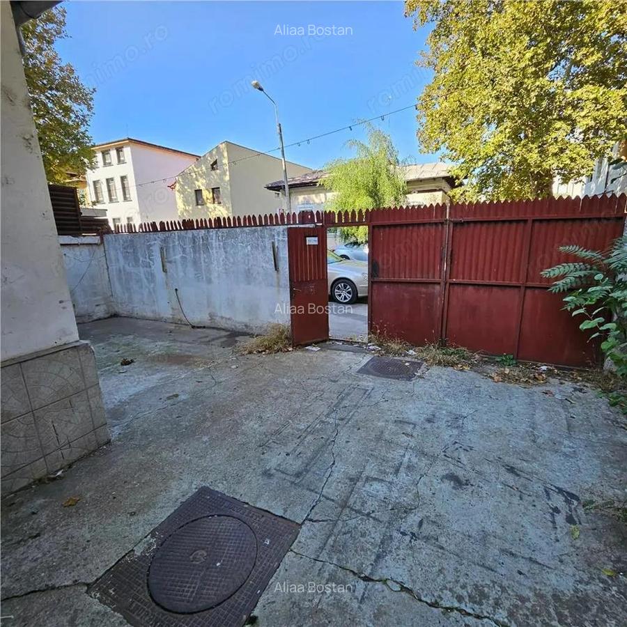 Doua case vecine, cu vad, in Bucure #537;ti, Tineretului, Parcul Carol - 14