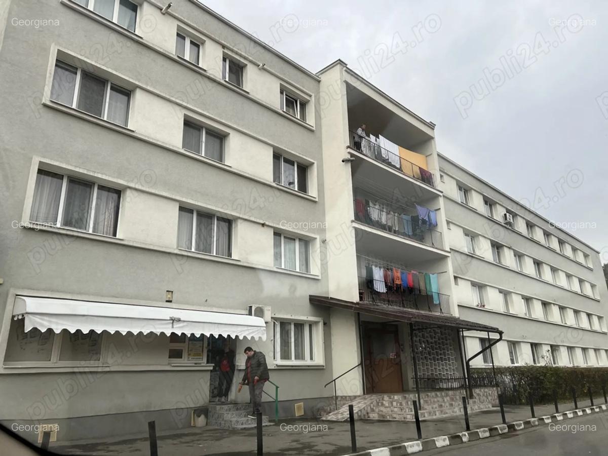 Garsoniera de vanzare cu priveli?te spre terenul de fotbal - 2