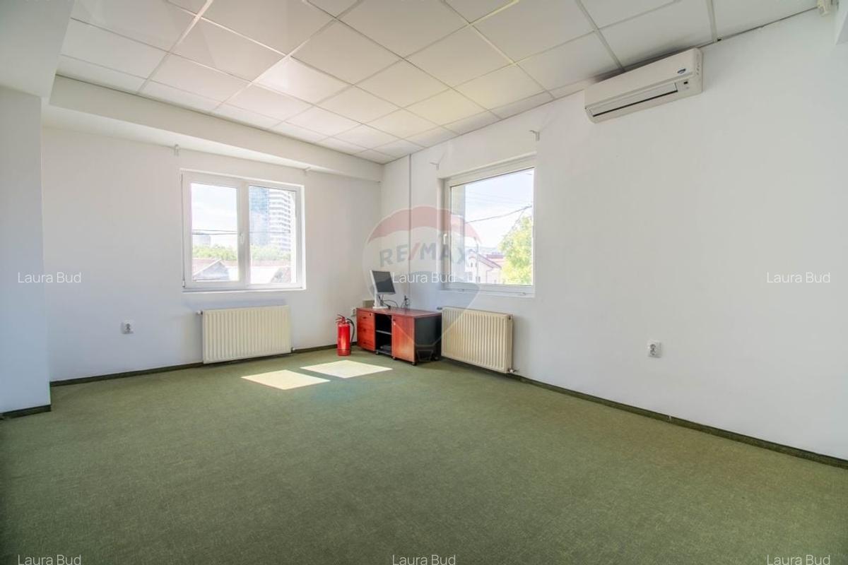 Casa cu 12 camere de inchiriat, Str. Traian - 12