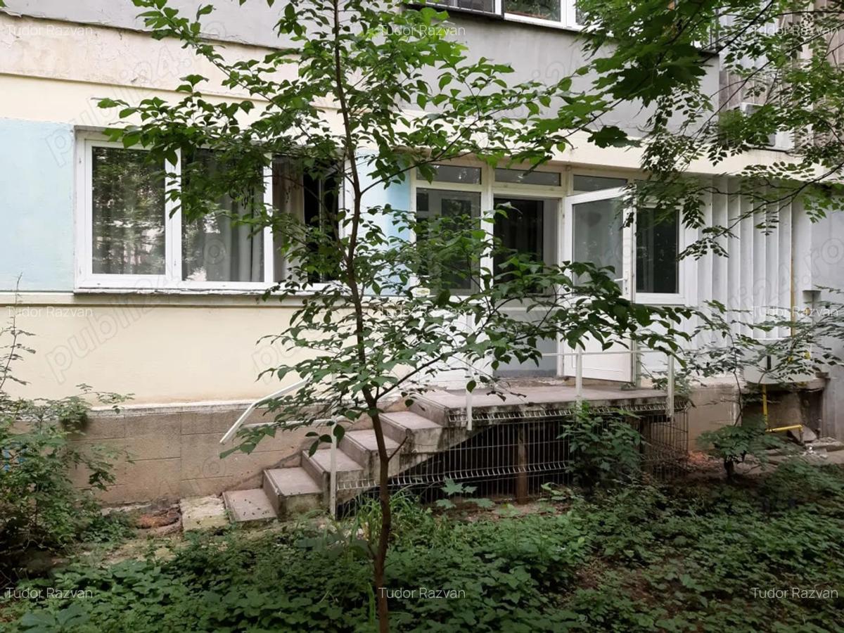 Inchiriez spa?iu nereziden?ial in bloc 4 et. - 5 Inchiriez spa?iu nereziden?ial in bloc 4 et. - 5