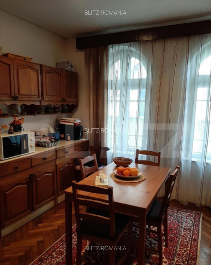 Casa de vanzare, cu 10 camere, suprafata utila 310 mp, zona - 4