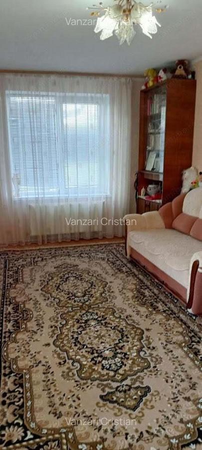Vanzare un apartament cu 3 camere in zona 13 Septembrie - 4