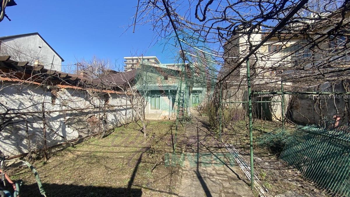 Casă cu teren generos lângă Bulevardul Banu Manta - 1