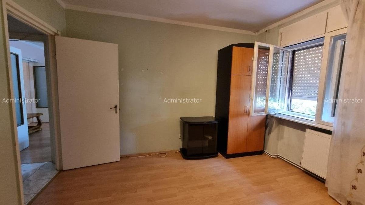 Apartament 2 camere decomandate Centru etaj 3 - 4