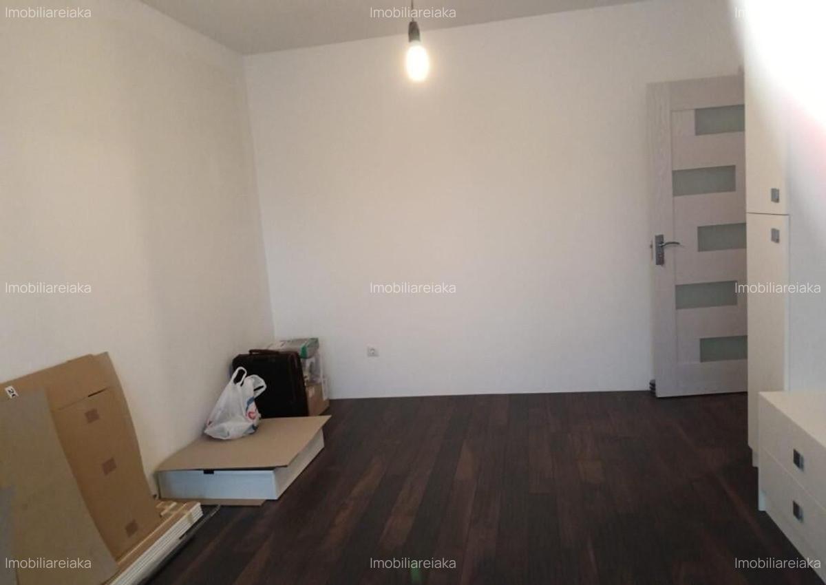 P.Dulfu, 3 camere, decom., etaj 2 - 2