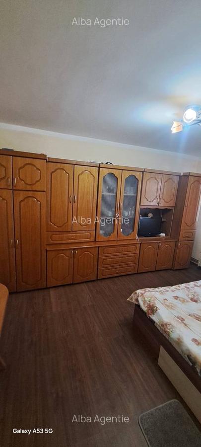 Garsoniera zona  Cetate , etaj.1 - 5