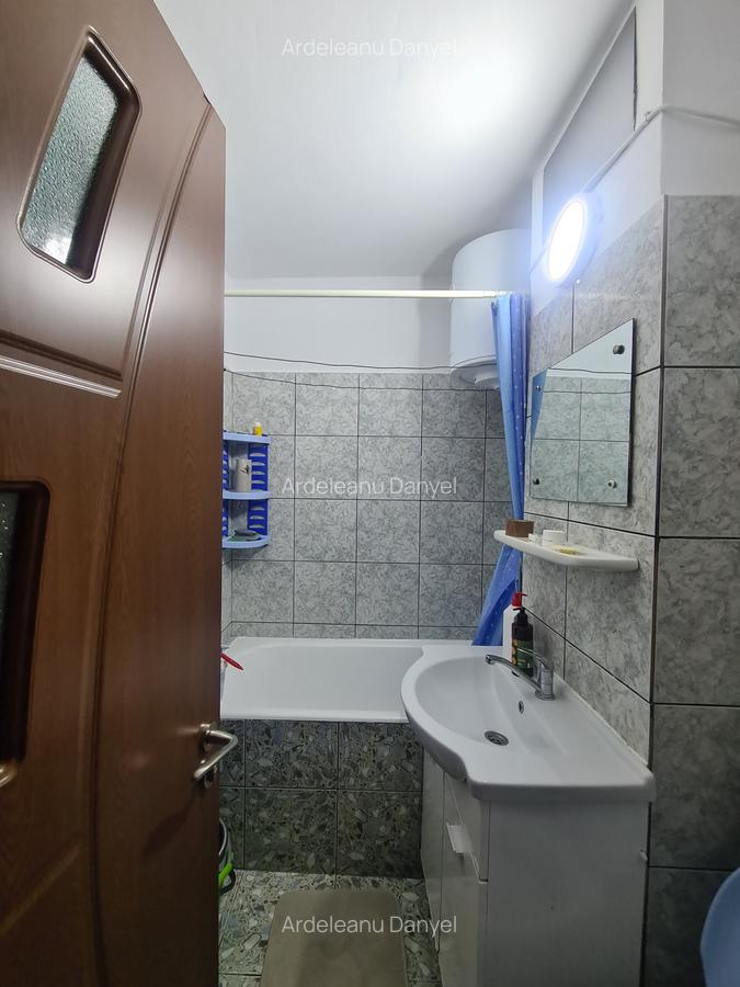 Piata Trapezului/str.Zemes,4 minute metrou - 16