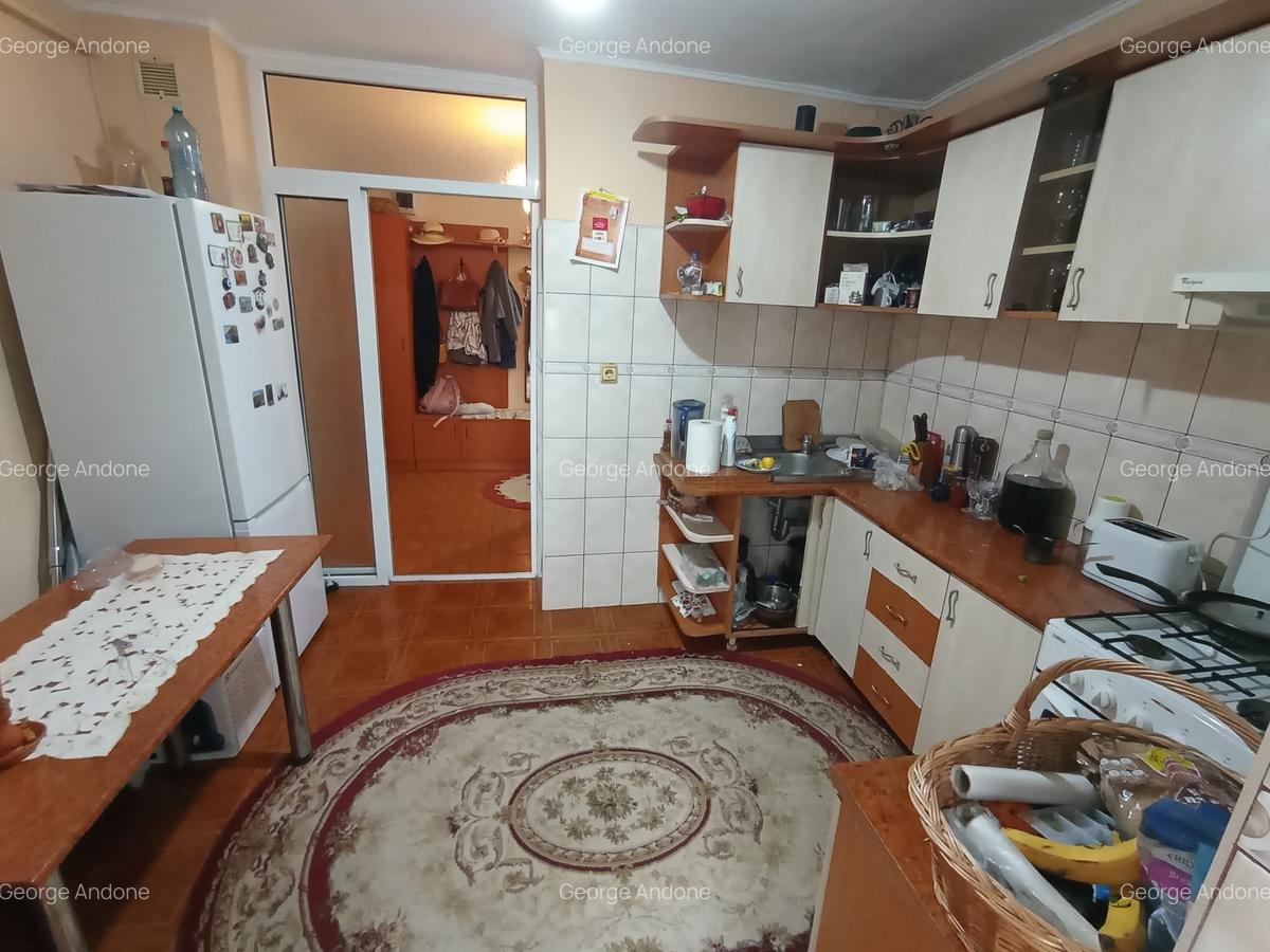 Apartament 3 camere DECOMANDAT, Nicolina-Prima Statie, ETAJ 3 - 3