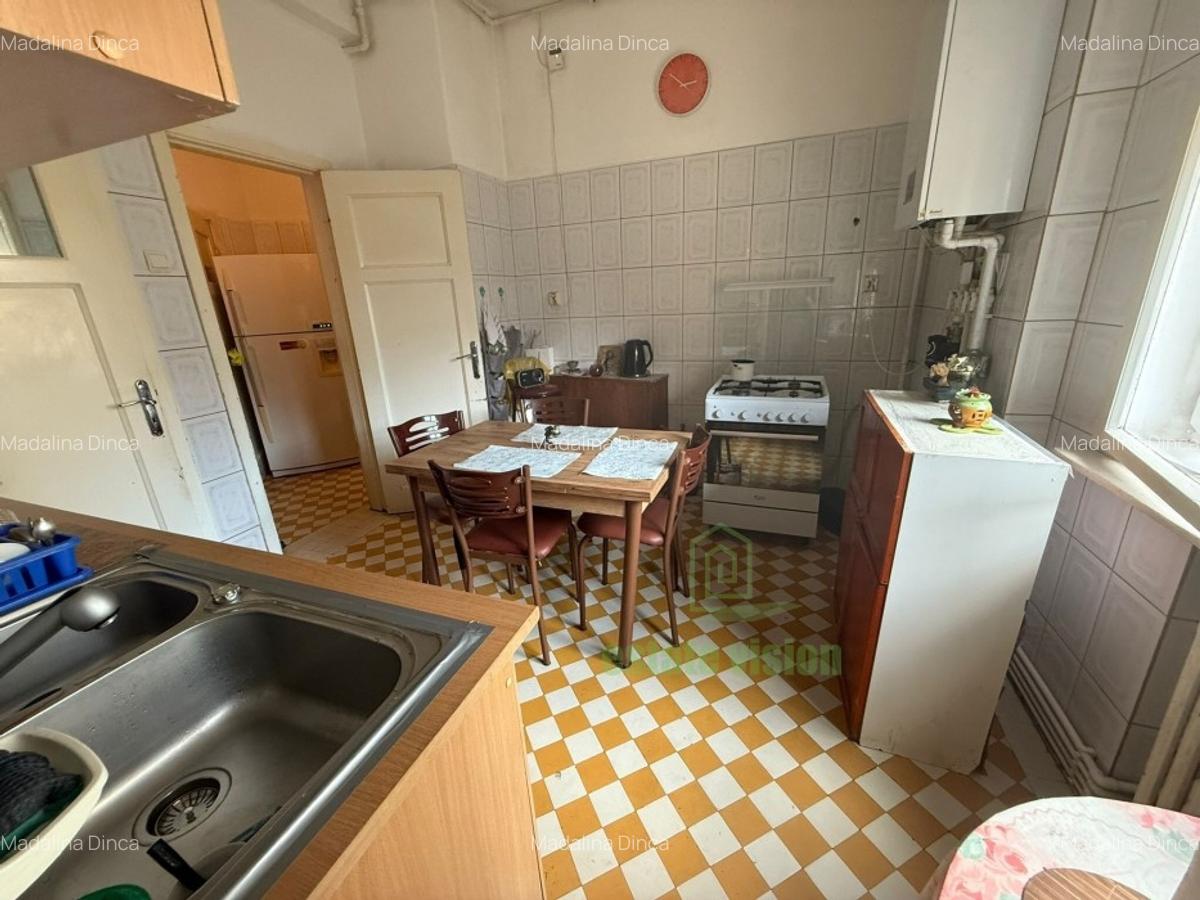 Apartament cu 4 camere decomandat în Romană - 10
