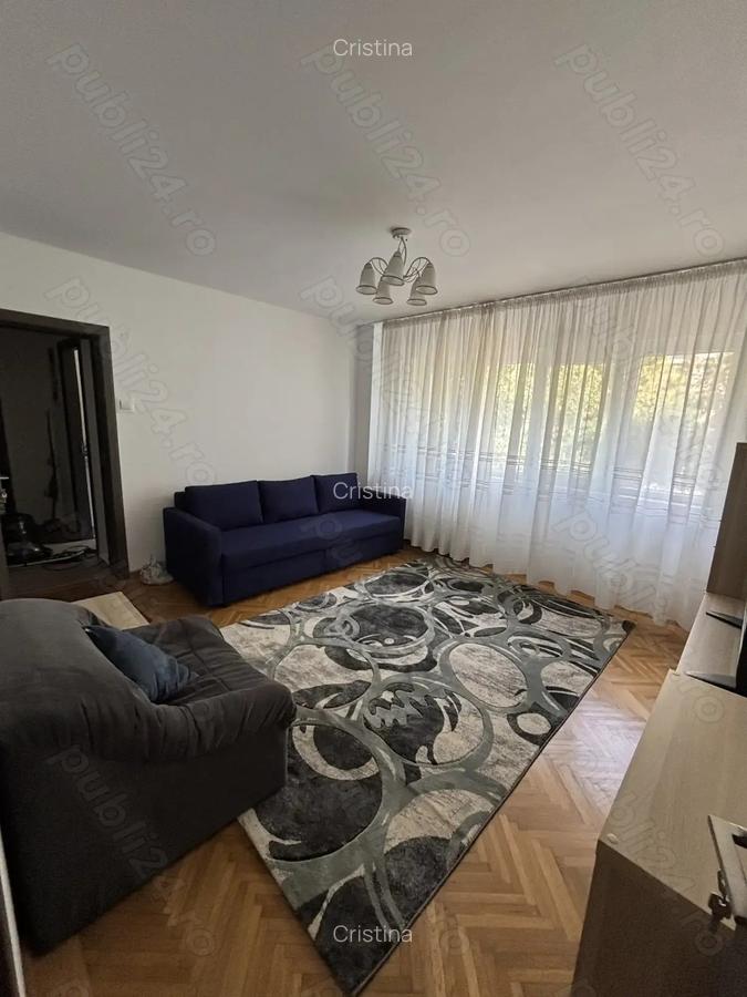 Inchiriez apartament 3 camere - central - 2