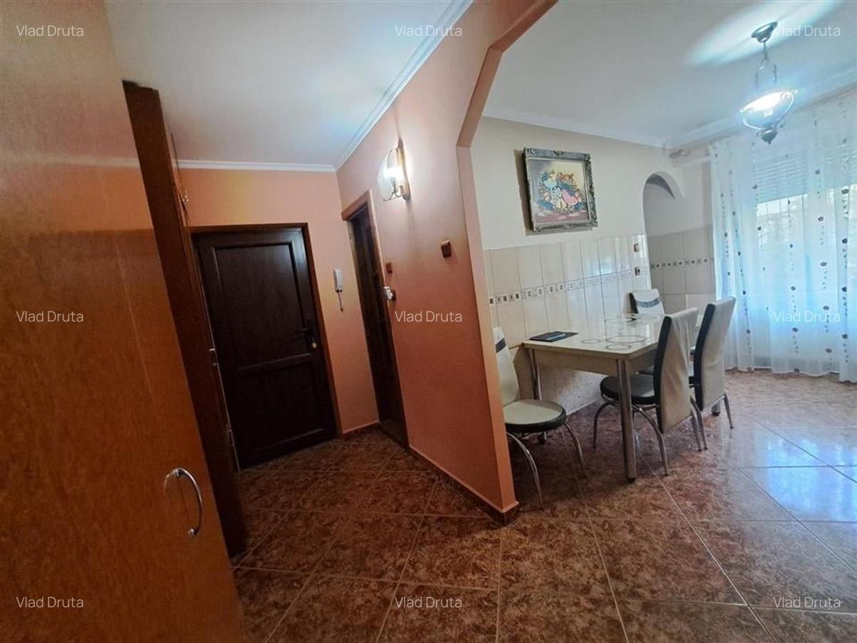 Apartament cu 3 camere decomandat în Central - 16