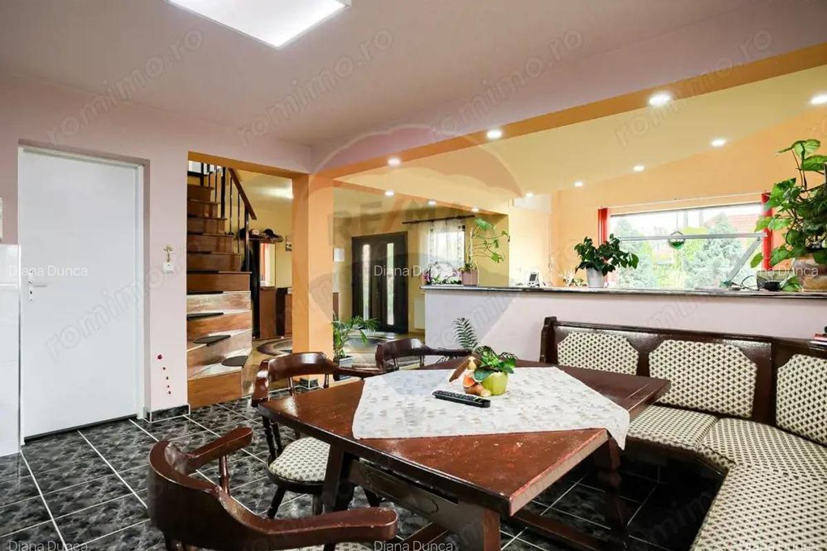 Casa primitoare de vanzare in localitatea Lipova - 13