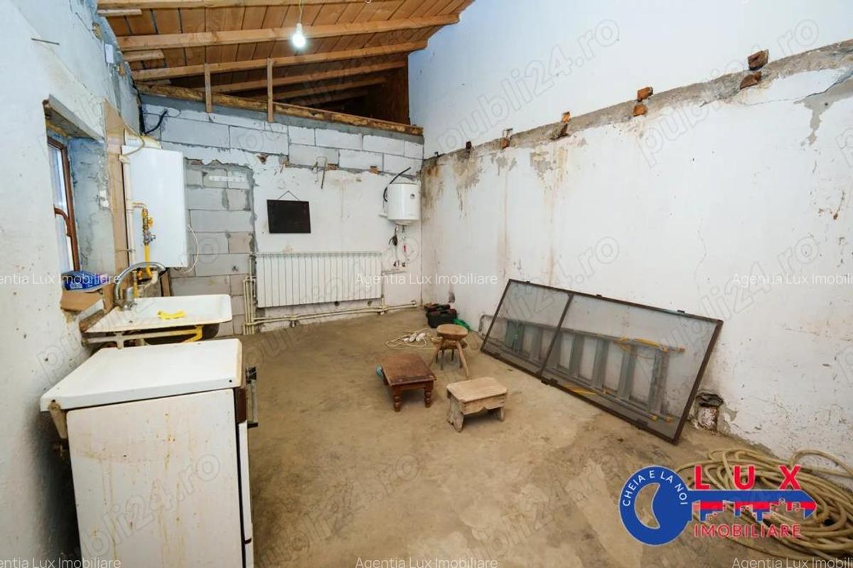 ID 6720 EXCLUSIVITATE CASA pe Strada Trandafirilor - 13