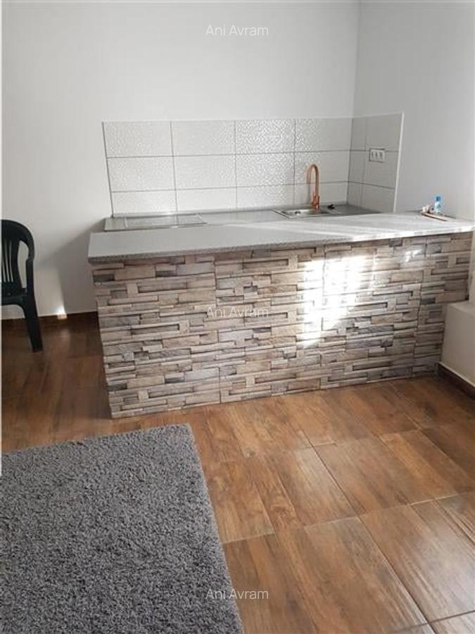 De vanzare casa/spatiu comercial in zona Nova Vita - 8