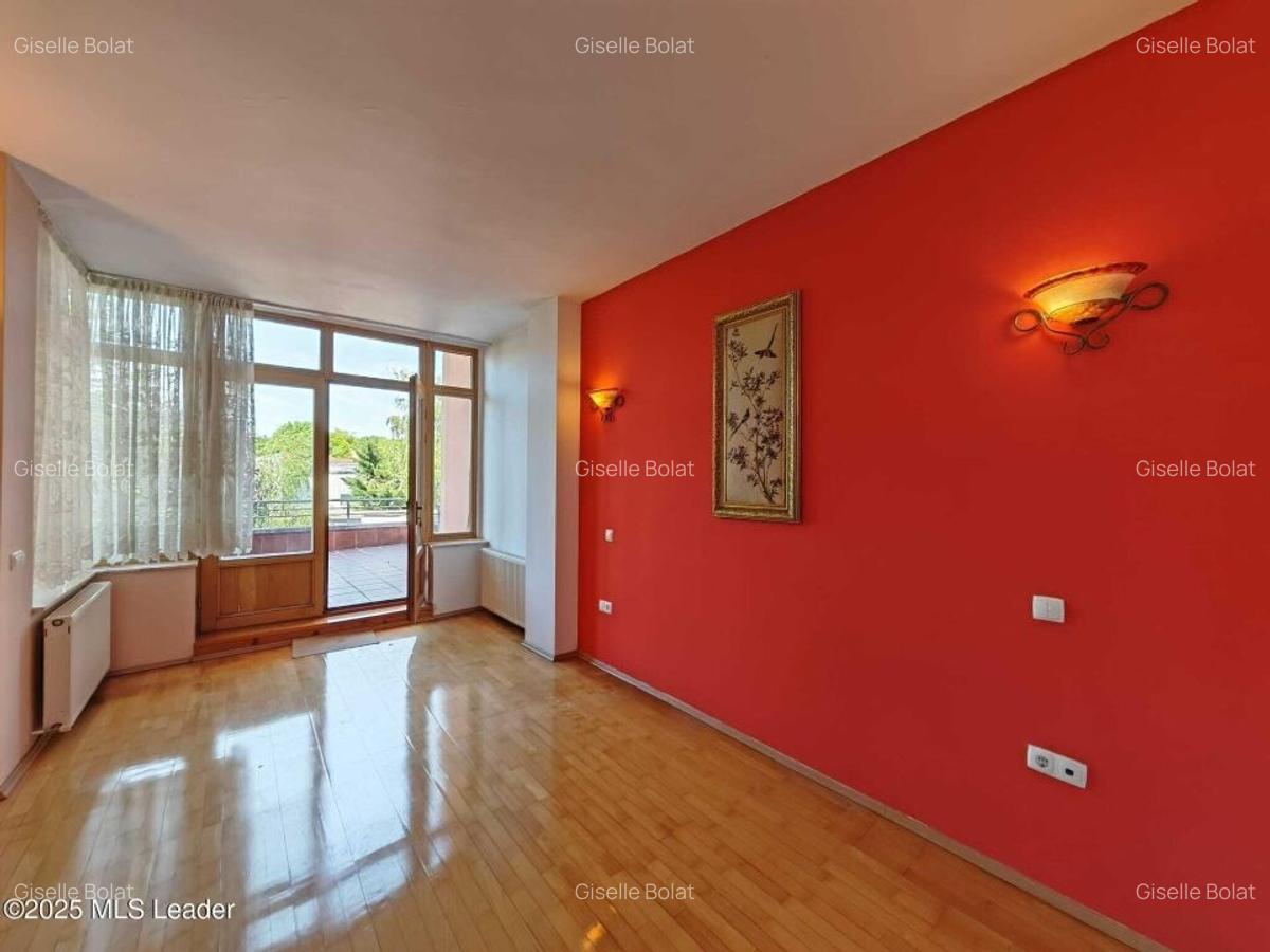 Vila Pipera - la pret de teren, 1500 mp teren, suprafata 937 mp - 14