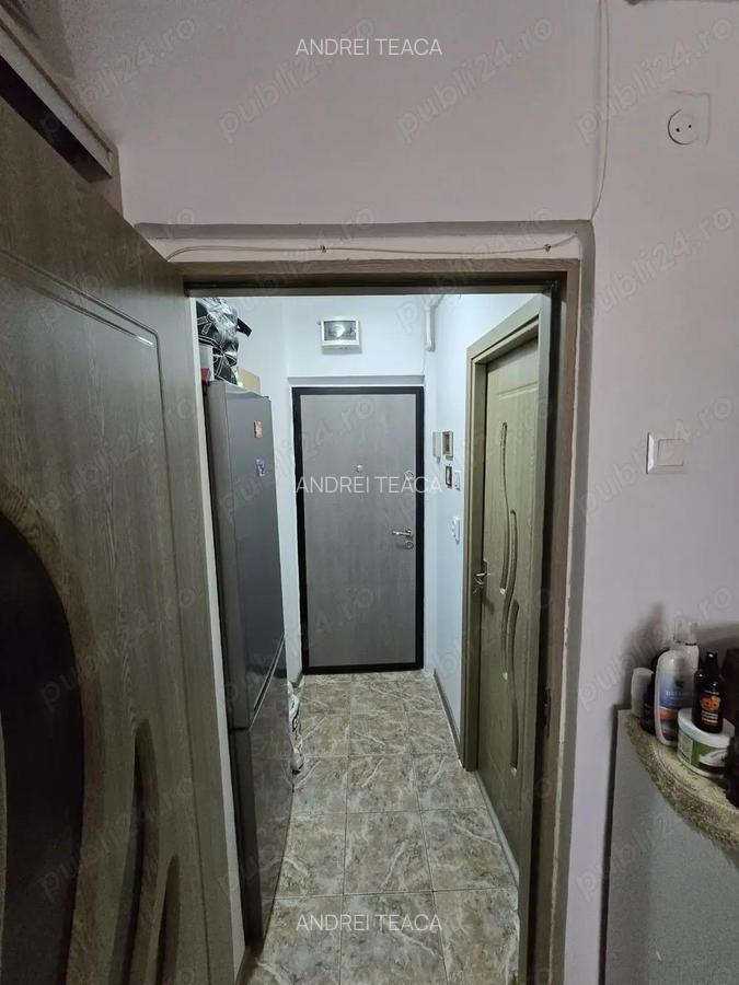 Garsoniera renovata, la parter, zona Piata Astra - 3