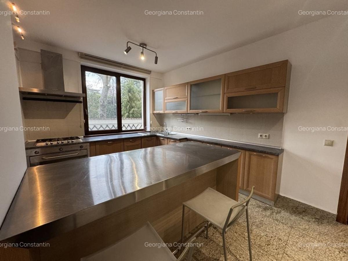 Vila cu gradina impresionanta de 850 mp si piscina exterioara - 9