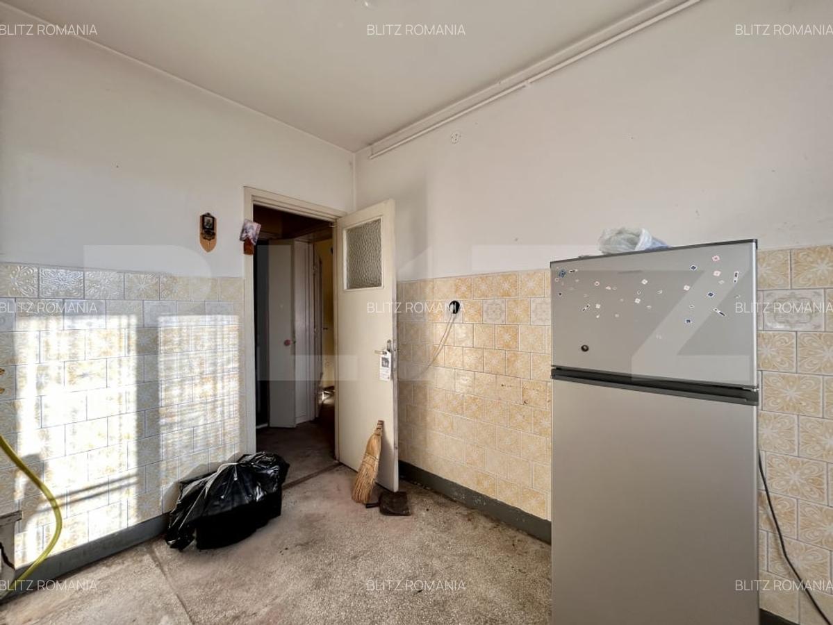 Apartament 2 camere vechi, pentru renovat, zona Democratiei, Sud - 8