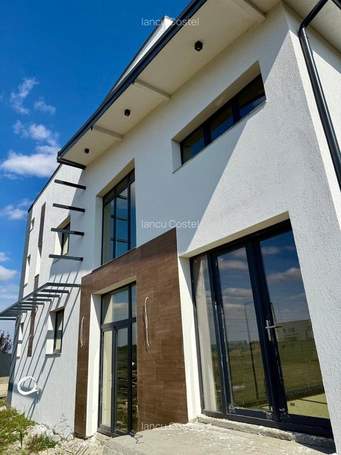 Vilă individuală exclusivistă, 5 camere 300mpu, teren 900mp, pădure Balotești - 2