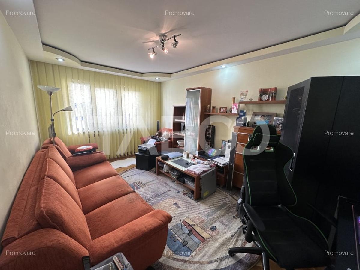 Apartament decomandat etaj intermediar 4 cu 3 camere baie cu geam lift - 3