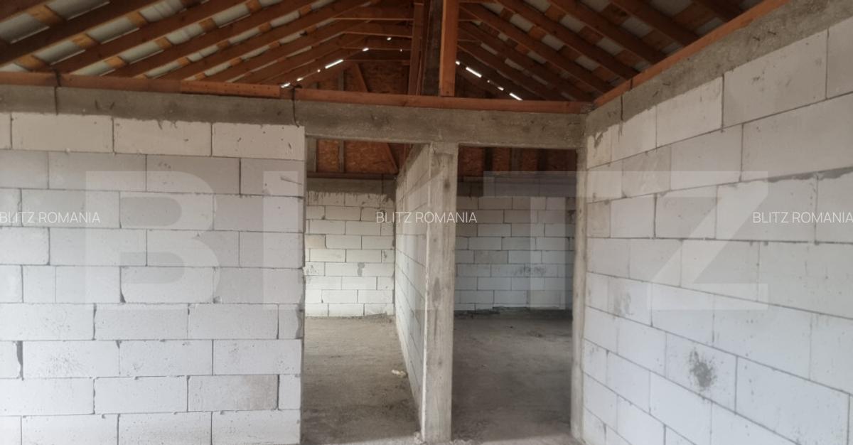 CASA LA ROSU CU TEREN - 28