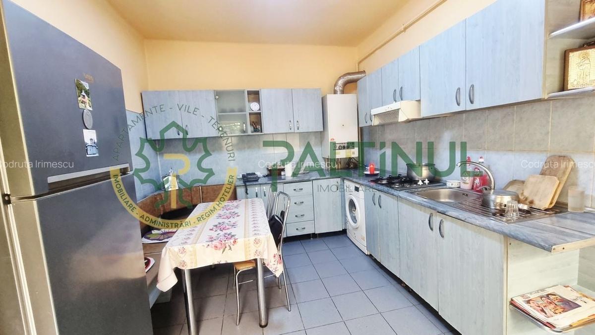 Casă singur în curte, 363 mp teren - zona Record, 2 intrări, anexa, trifazic - 4