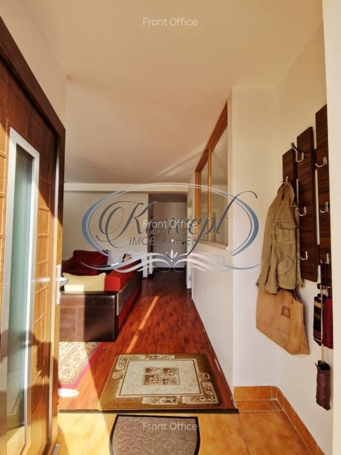 Casa moderna cu mansarda si curte comuna in zona Campului - 9