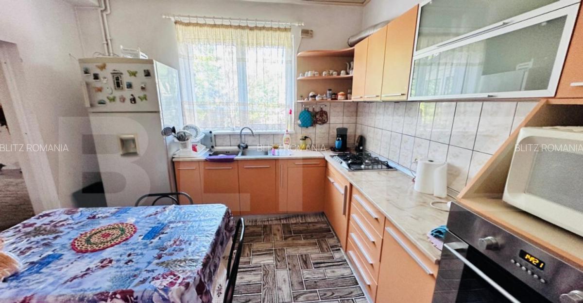 Casa cu 7 camere, 400 mp, 1500 mp de teren, Breazu - 4