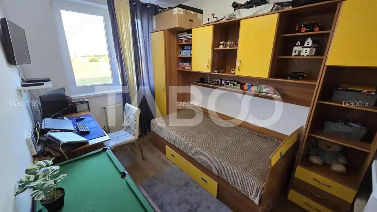 Apartament de vanzare etaj intermediar 3 camere Calea Surii Mici - 4 Apartament de vanzare etaj intermediar 3 camere Calea Surii Mici - 4