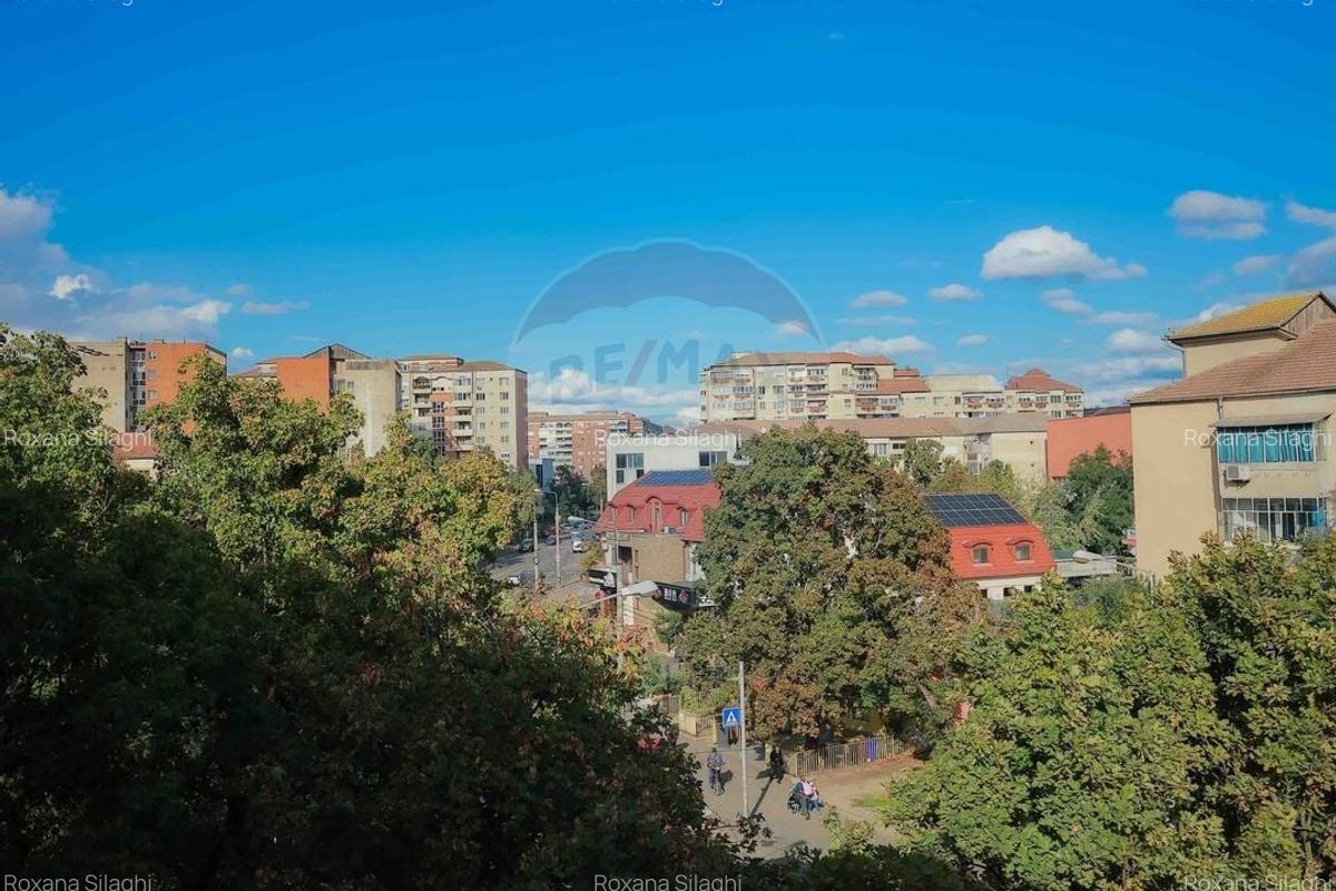 Apartament cu 3 camere de vanzare, zona Rogerius - 14
