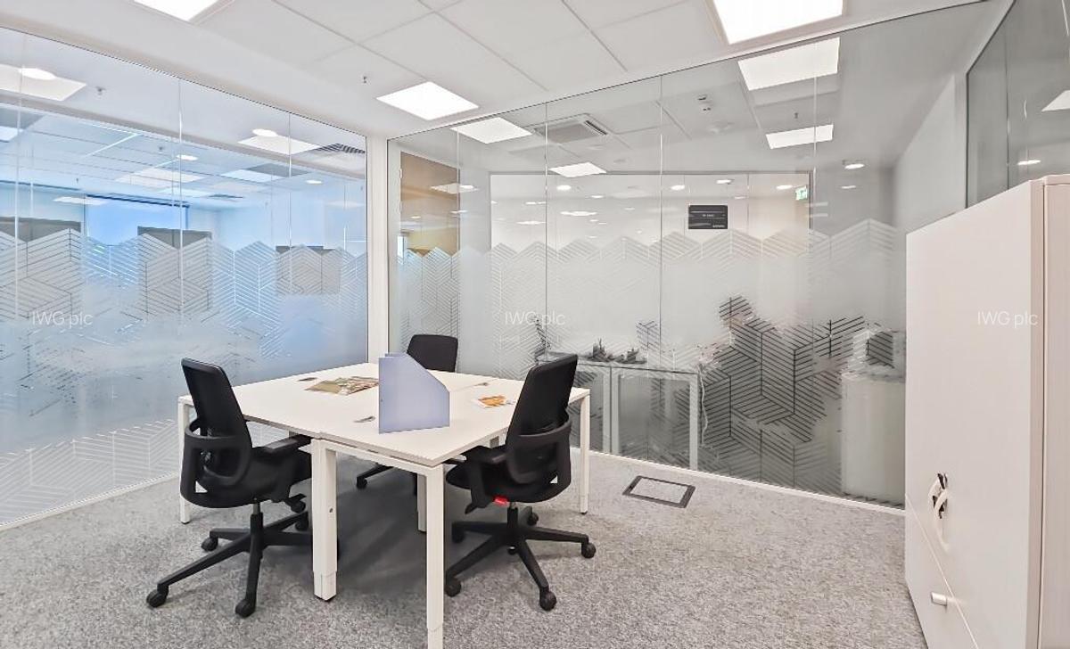 Birouri ce pot fi personalizate pentru 3 persoane in Spaces Campus 6 - 13