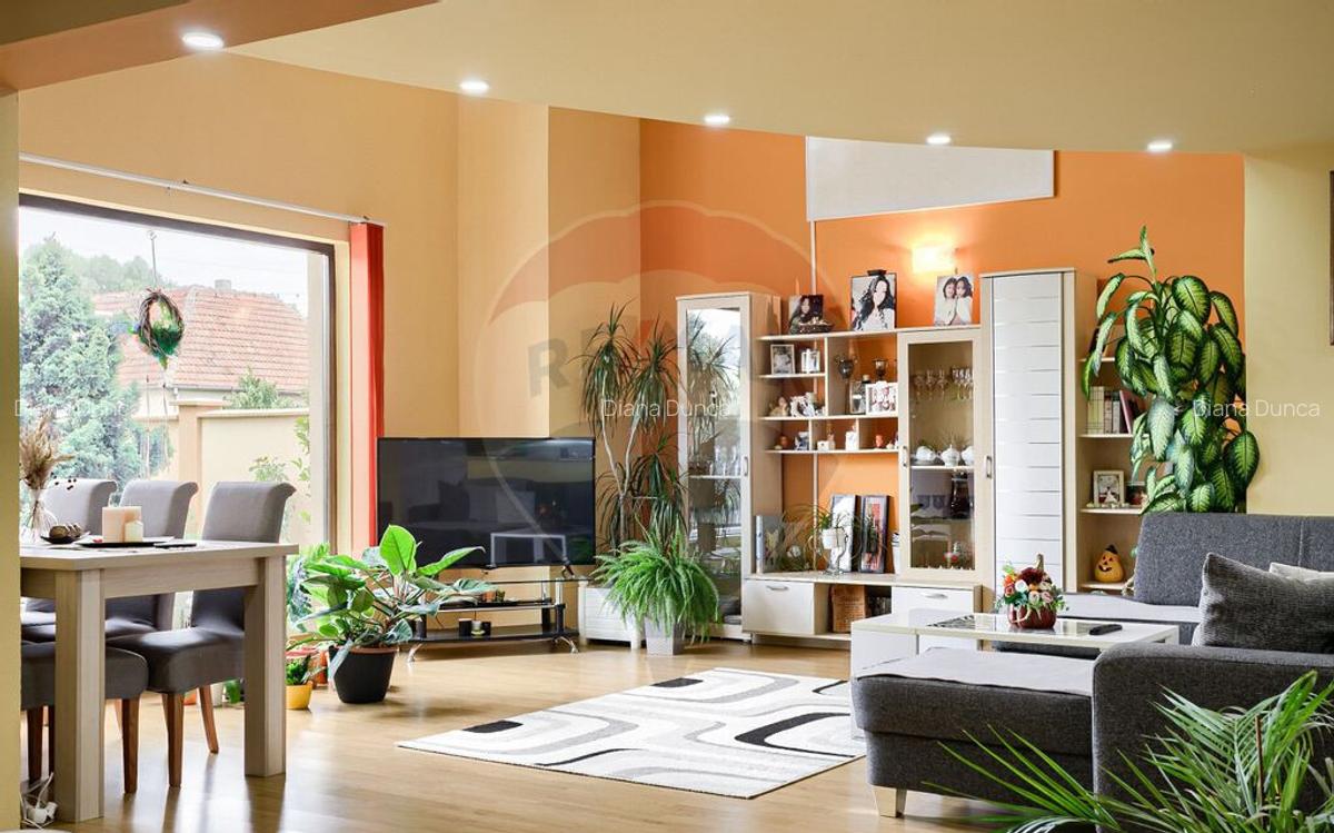 Casa primitoare de vanzare in localitatea Lipova - 11