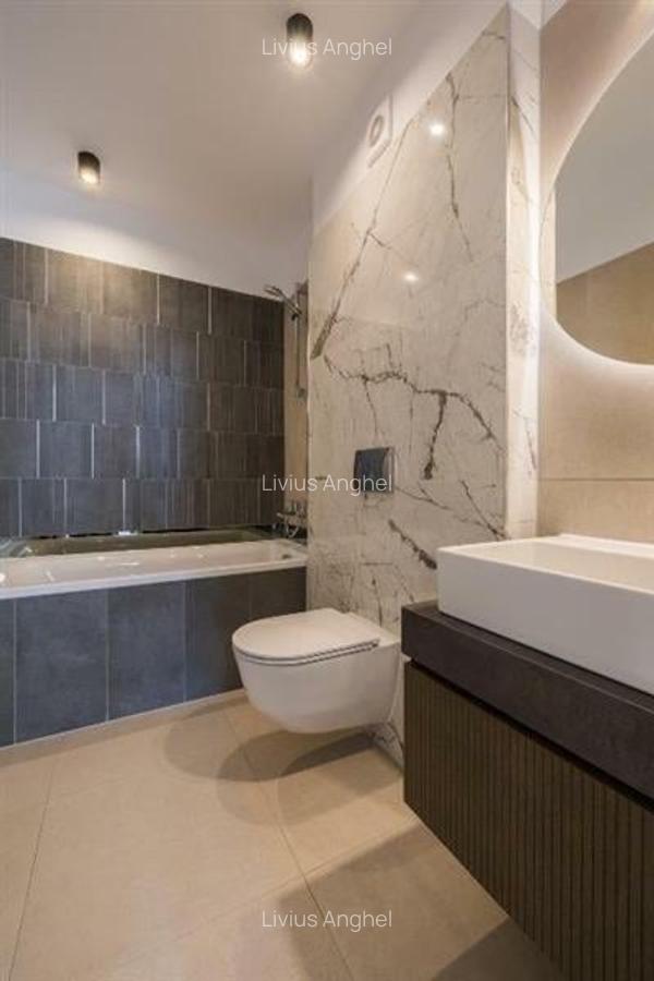Apartament cu 3 camere decomandat în Tractorul - 7