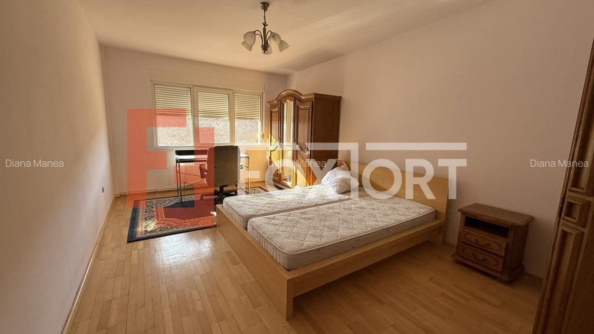 Apartament cu 4 camere, de inchiriat, in Centrul orasului - 2