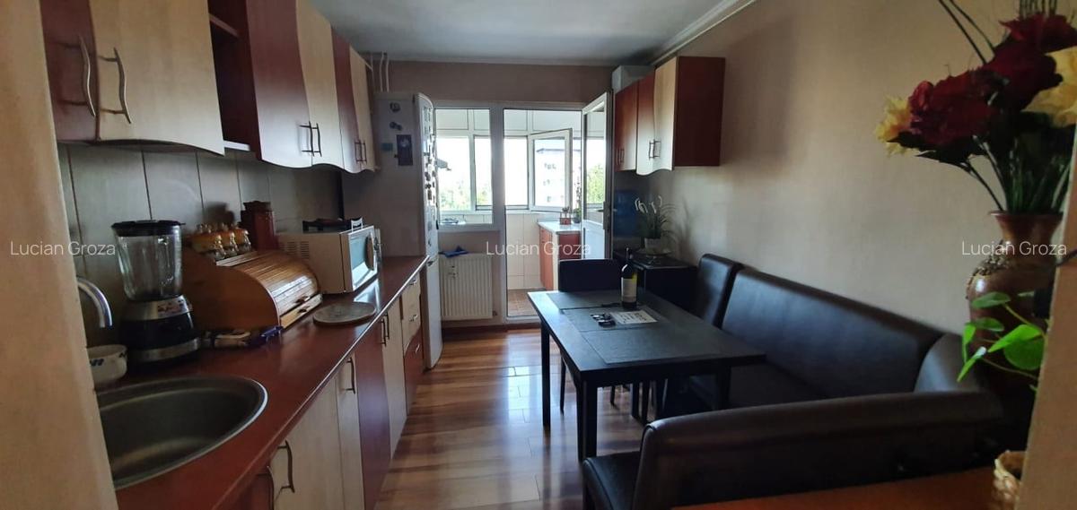 Apartament cu 4 camere semidecomandat în Crângași - 4